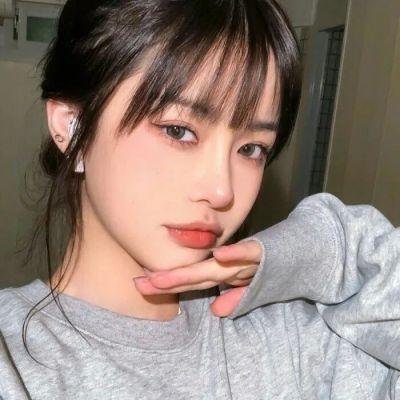 红鞋男子